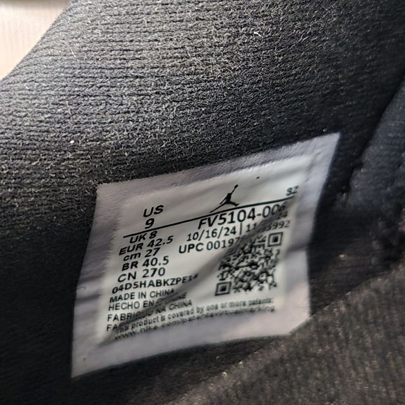 Air Jordan 11 Retro Low Bread Size 9, New Condition - Picture 7 of 7